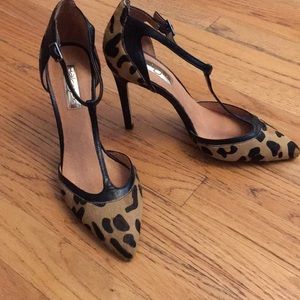 New Halogen Leopard t strap Pumps